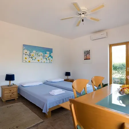 アパート Tamara ロヴィンスコ・セロ