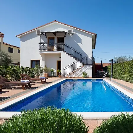 アパート Tamara ロヴィンスコ・セロ